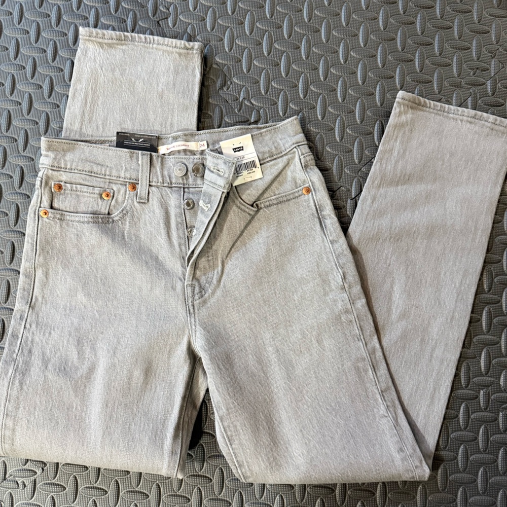 Levi’s gray jeans. Wedgie straight 24